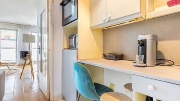 Køleskab, mikrobølgeovn, ovn, kogeplade