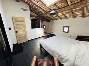 5 bedrooms, iron/ironing board, WiFi, bed sheets - Magnifique mas Restauré Proche de Lisle/sorgue! (Velleron)