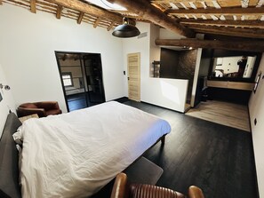 5 chambres, fer et planche à repasser, Wi-Fi, draps fournis