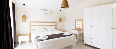 Minibar, laptop workspace, free WiFi, bed sheets