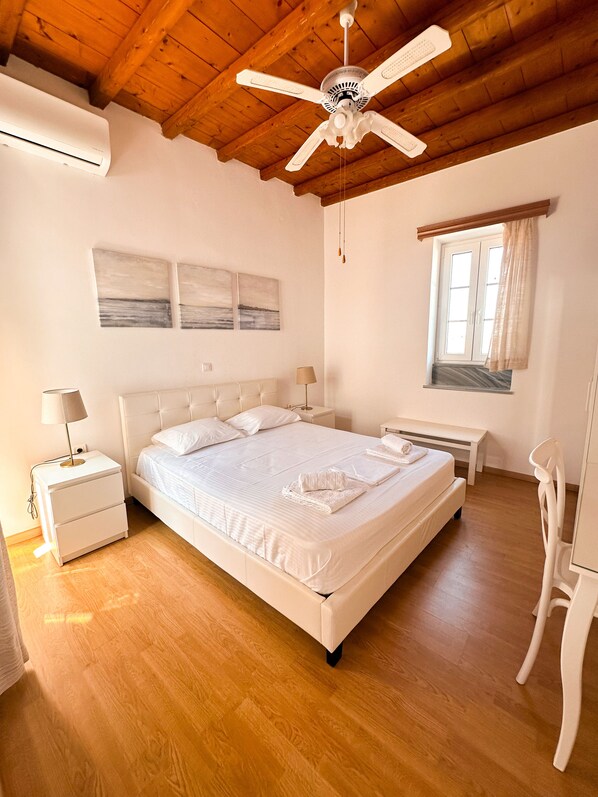 House | 2 bedrooms, free WiFi, bed sheets