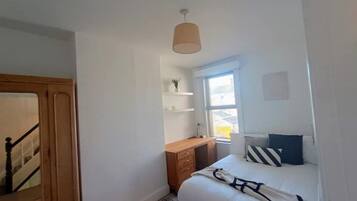 4 bedrooms, desk, iron/ironing board, travel crib