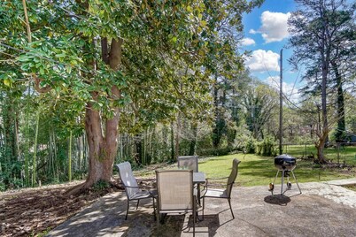 Southend Hipster Hideout! 3BR, Your Cozy Homebase in Charlotte! Smart TVs!