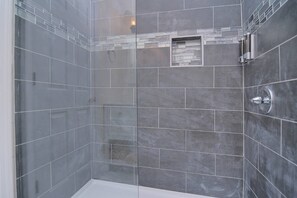 Hair dryer, towels, soap, shampoo - Southend Hipster Hideout! 3BR, Your Cozy Homebase in Charlotte! Smart TVs! (Charlotte)