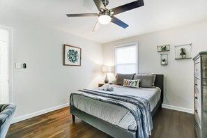 3 habitaciones, escritorio, tabla de planchar con plancha y wifi gratis 