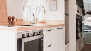 Placa de cocina y utensilios de cocina