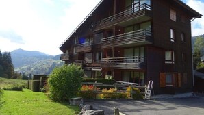 Exterior - Wifi, ski-in/ski-out & foot of the slopes, 2nd floor, view ski slopes, balcony, parking, ski locker (Les Gets)