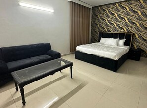 Soundproofing, iron/ironing board, free WiFi - Aleph Islamabad Guest House (Islamabad)