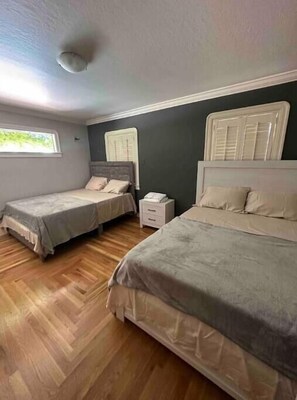 3 bedrooms, WiFi, bed sheets - Luxury Farmhouse Retreat in Almond Country (Ripon)