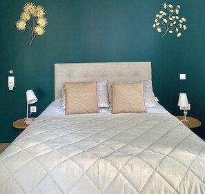1 bedroom, in-room safe, soundproofing, free WiFi