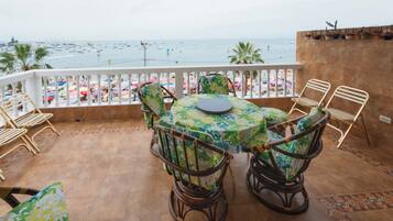 Apartment | Outdoor dining