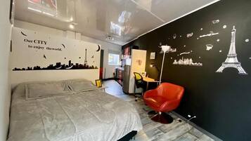 1 habitación, tabla de planchar con plancha, wifi y ropa de cama