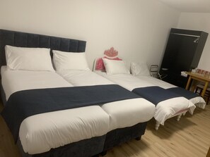 Apartment | 2 bedrooms, free WiFi, bed sheets - Stunning 2-bed Apartment in Praha 4 (Prague)