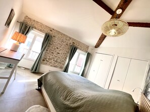 1 bedroom, WiFi, bed sheets - Old Antibes - 1 bedroom - 4 people (Antibes)