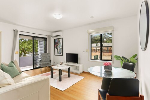 Cosy Inner City Abode - 1 Bed Woolloomooloo