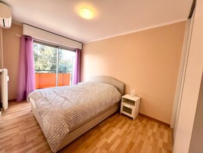 2 slaapkamers, een strijkplank/strijkijzer, wifi, beddengoed