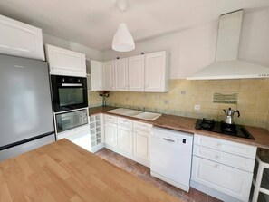 Fridge, microwave, oven, dishwasher - Antibes - 4 people - Parking (Antibes)