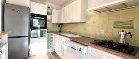 Frigorifero, microonde, forno, lavastoviglie