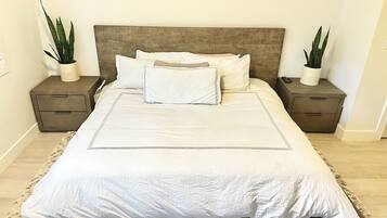 2 bedrooms, desk, iron/ironing board, travel crib
