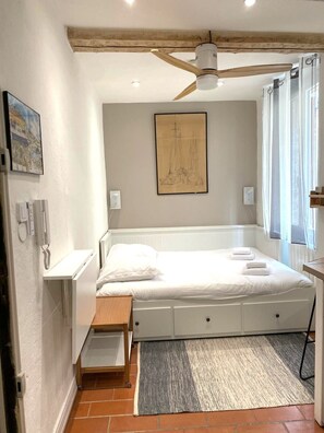 1 bedroom, WiFi, bed sheets