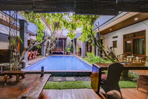 حمّام سباحة خارجي