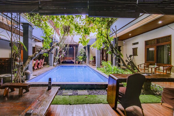 Kolam renang outdoor