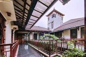 المنشأة من الخارج