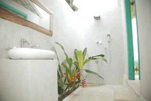 Shower - Boutique house with mountain view (Weligama)