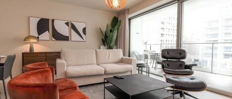 Deluxe Apartment, 2 Bedrooms, Patio, Courtyard View | Living area