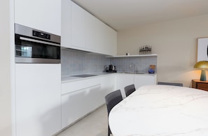 Deluxe Apartment, 2 Bedrooms, Patio, Courtyard View | Private kitchen | Full-sized fridge, microwave, oven, stovetop - Casselbergh Residences Sky Bridge (Ostend)