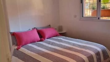 2 bedrooms, WiFi, bed sheets