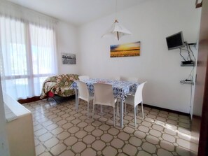 Appartement, 3 slaapkamers, uitzicht op tuin | Woonkamer