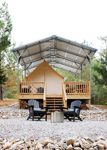 Peaceful, heated tent with Center Hill Lake Access