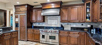 Luxurious Waterfront Mansion! Minutes to the Beach!