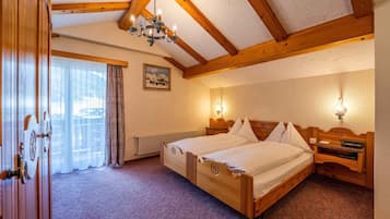 Panoramic-Doppelzimmer, Bergblick | Schreibtisch, laptopgeeigneter Arbeitsplatz, schallisolierte Zimmer