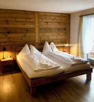 Suite familiar, 3 habitaciones | Escritorio y espacio para trabajar con un portátil