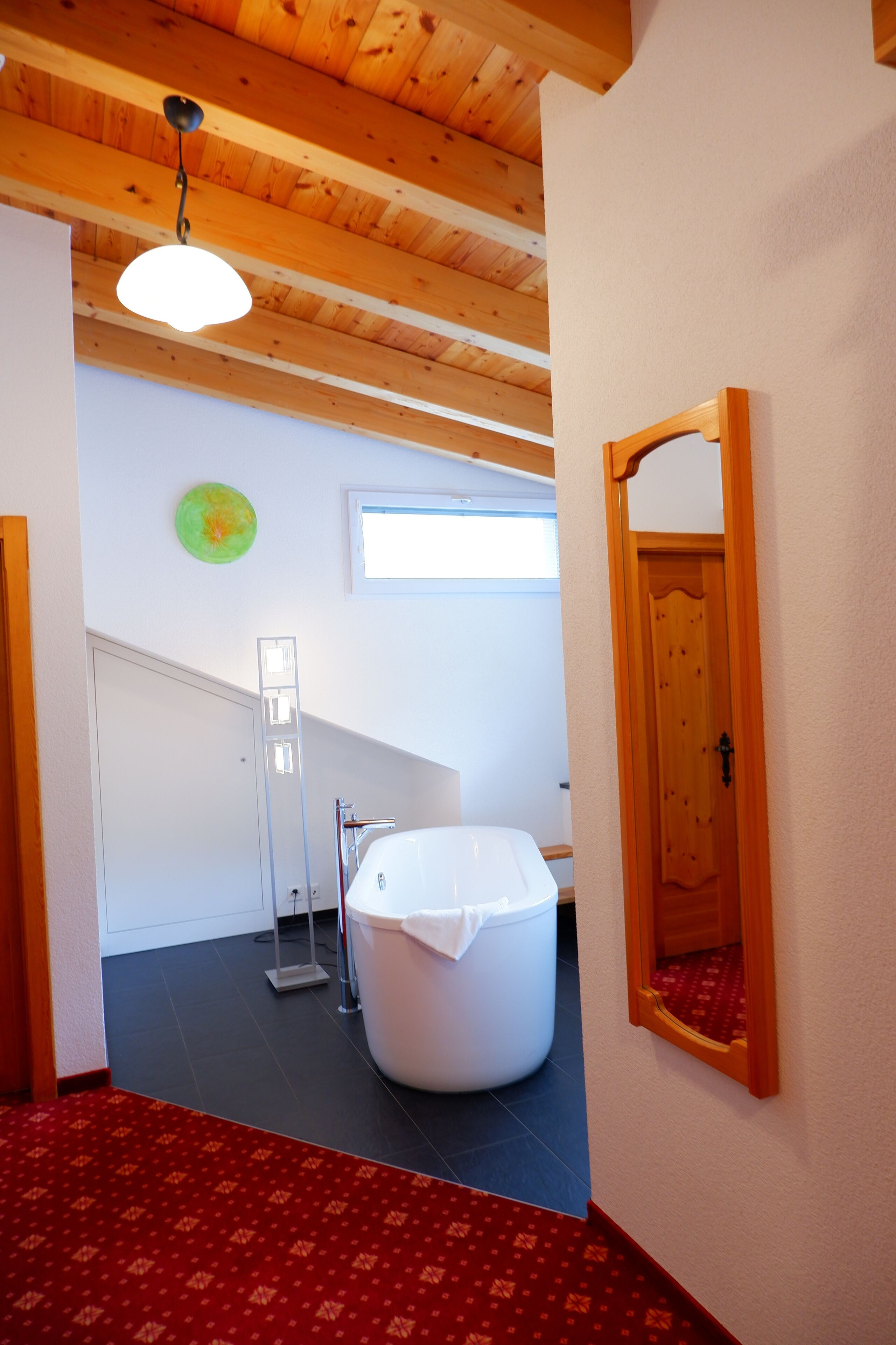 Dobbeltrom – deluxe, fjellutsikt | Skrivebord, skrivebord for bærbar PC, lydisolert og wi-fi (inkludert)