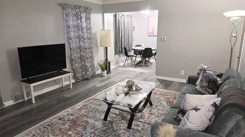 First floor 1Bed/1Bth Pets OK, Close to ProMedica, UT