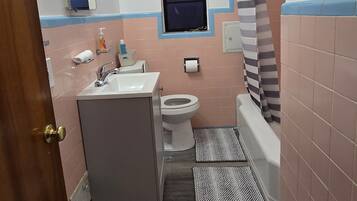 Toallas, jabón, papel de baño