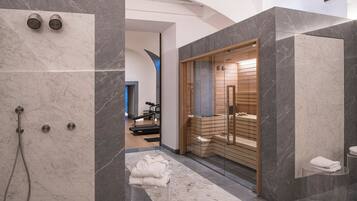 Un sauna, baño turco, masajes de tejido profundo, masajes