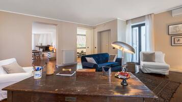 TV, fireplace, stereo