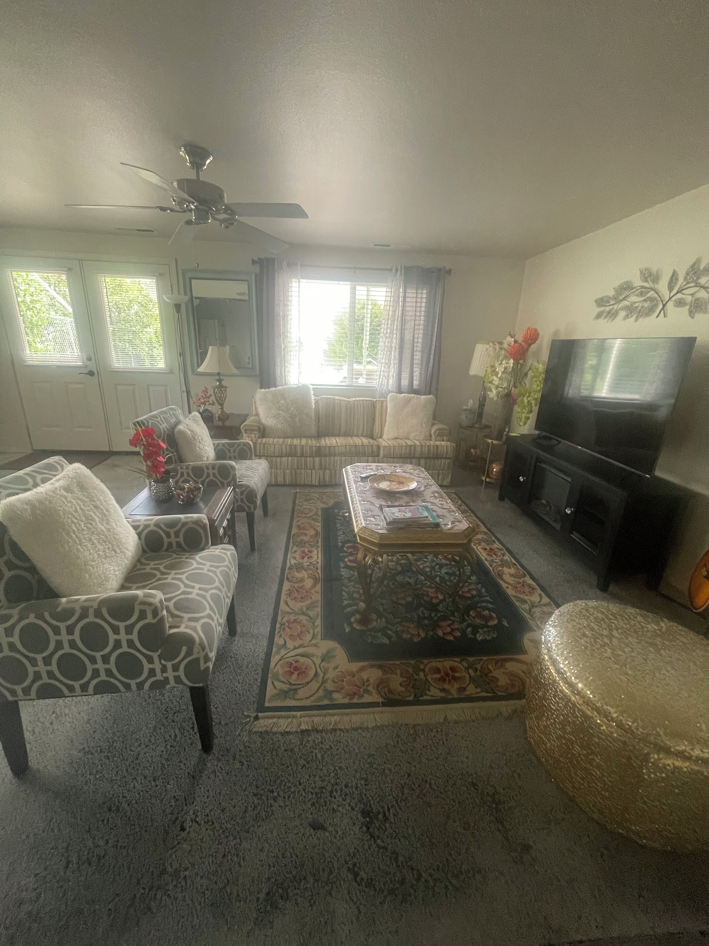 Daylight Basement Fully Furnished Apartment. Home Away From Home