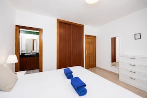 2 slaapkamers, een strijkplank/strijkijzer, wifi, beddengoed