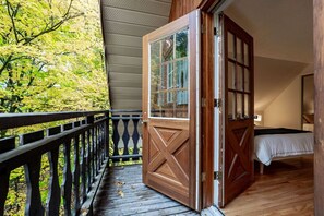 5 Schlafzimmer, Schreibtisch, Bügeleisen/Bügelbrett, Reisekinderbett