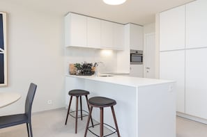 Deluxe-Apartment, 2 Schlafzimmer, Küche, Stadtblick | Eigene Küche