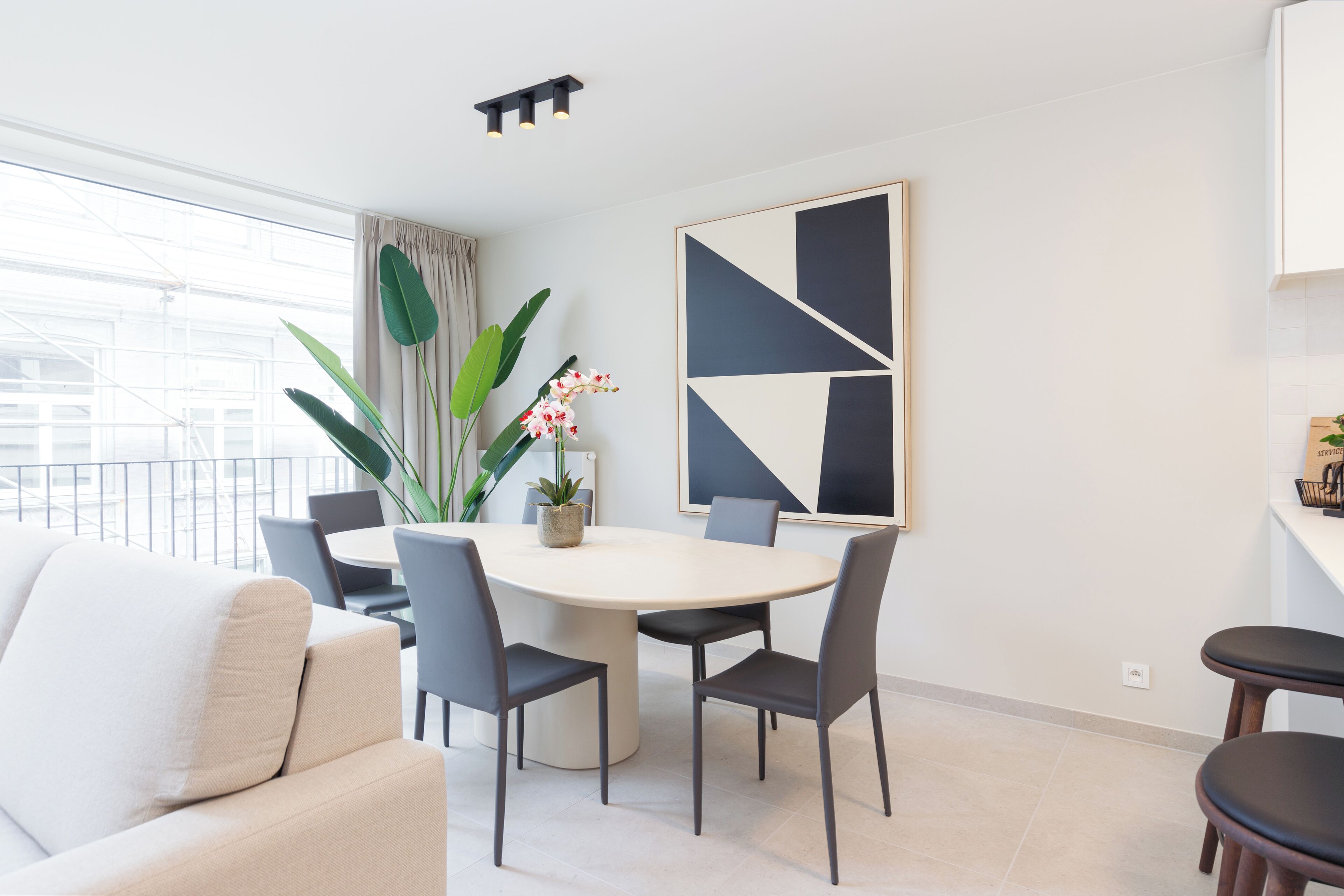 Deluxe appartement, 2 slaapkamers, keuken, uitzicht op stad | Dineren in de kamer