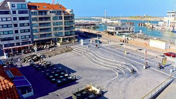 Deluxe appartement, 2 slaapkamers, keuken, uitzicht op de stad | Uitzicht vanuit de kamer