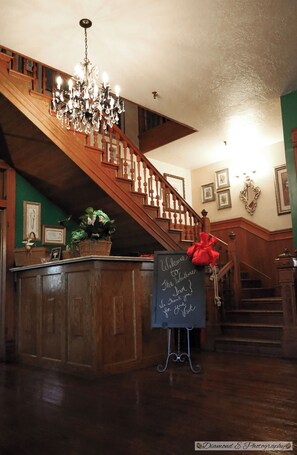 Lobby - Woodbine Inn and Restaurant (Madisonville)