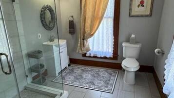 Classic-Zimmer | Badezimmer | Dusche, Hydromassagedusche, Haartrockner, Handtücher