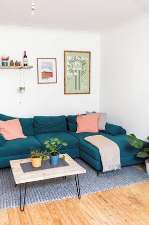 Living area - Beautiful 1 bed garden flat just off Brighton seafront

 (Brighton and Hove)